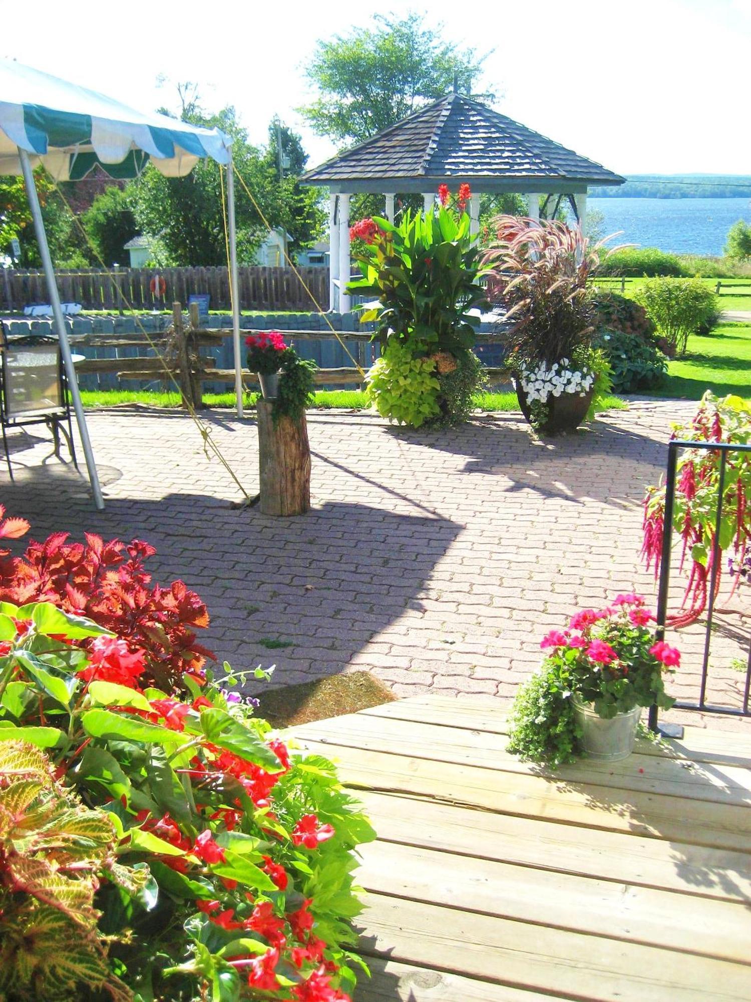 Highlands Four Season Resort Calabogie Bagian luar foto